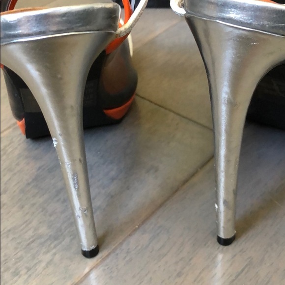 Plastic platform sandals. Size 7.5 - Picture 4 of 6